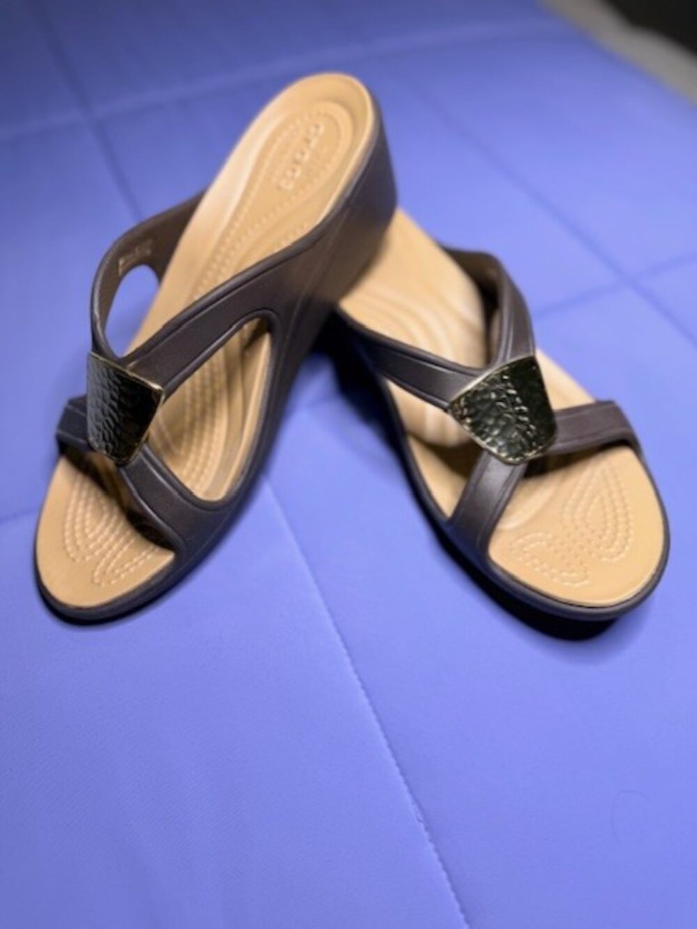 Crocs Sanrah Embellished Wedge Sandals, Size 8 - Picture 2 of 8